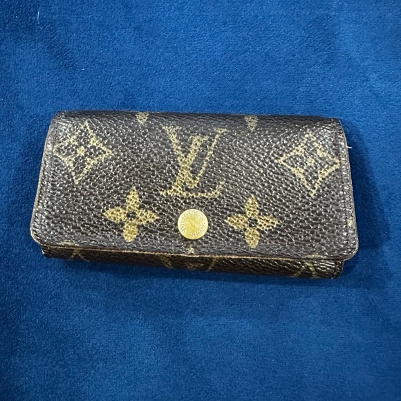 Louis Vuitton Monogram Multicles 4 Ring Key Case - Picture 11 of 17